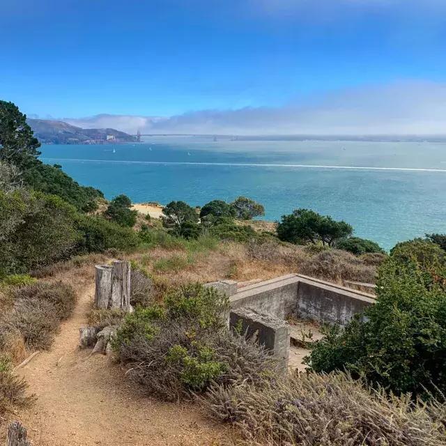 Acampamento no Angel Island State Park, com vista para a Baía de São Francisco e a Ponte Golden Gate